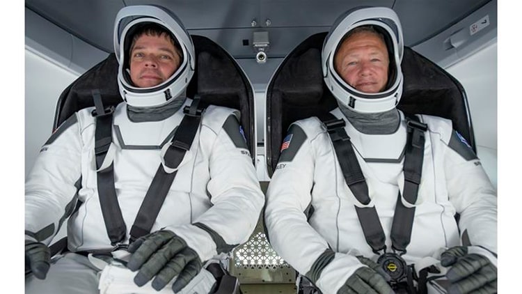 Crew Dragon с астронавтами успешно вернулся на Землю